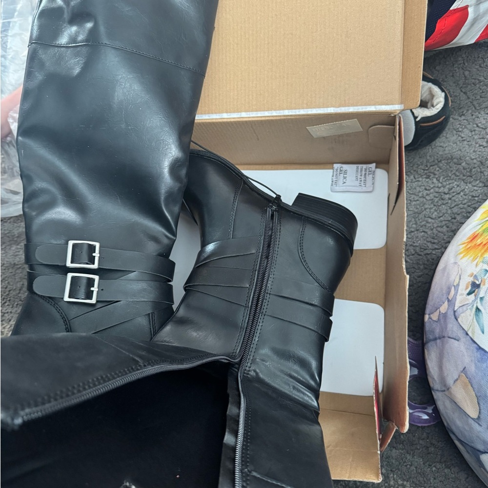 Black Knee-High Boots with Buckle Detail
